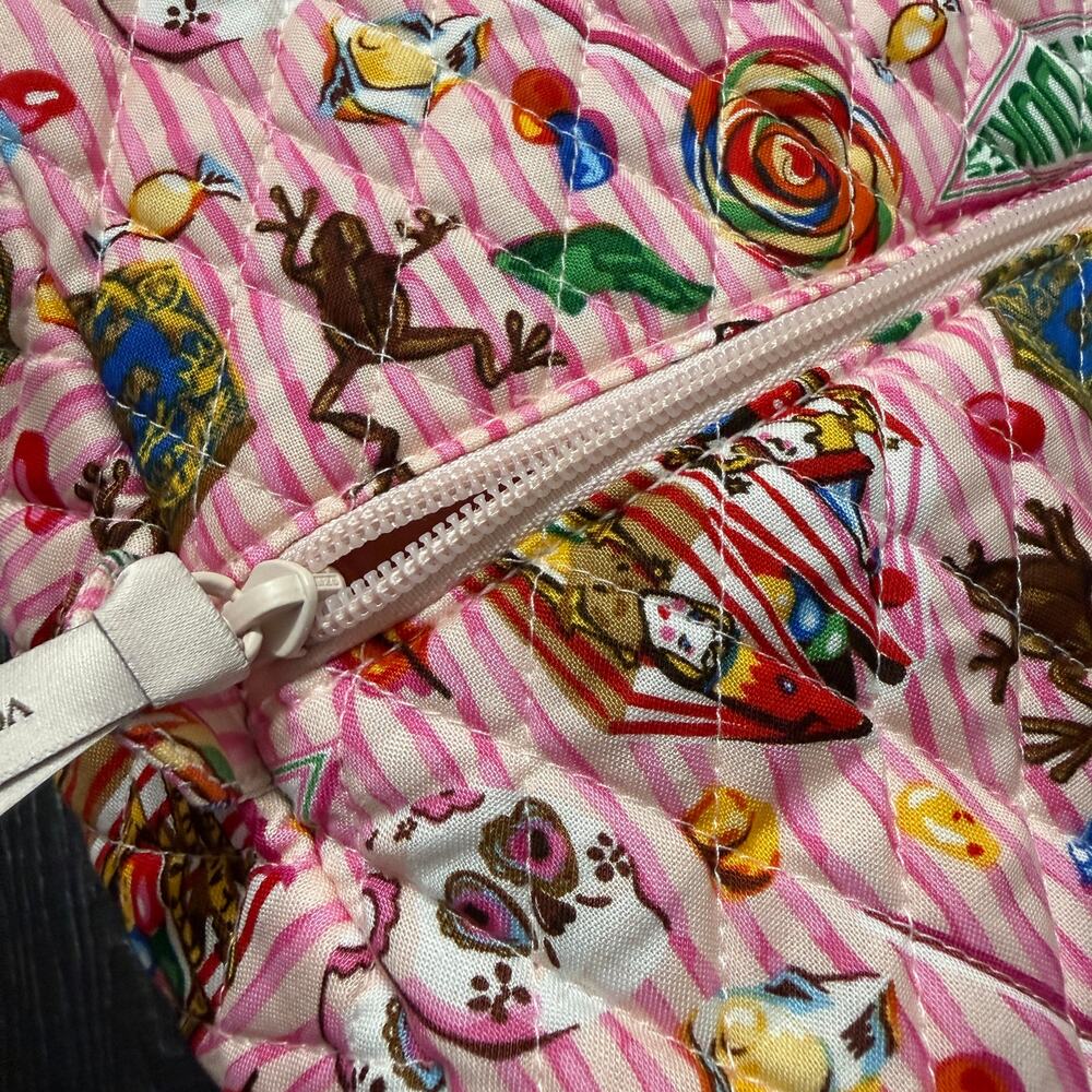 Vera Bradley Harry Potter Honeydukes Duffel Bag Travel Weekend Candy Pink - Picture 11 of 13